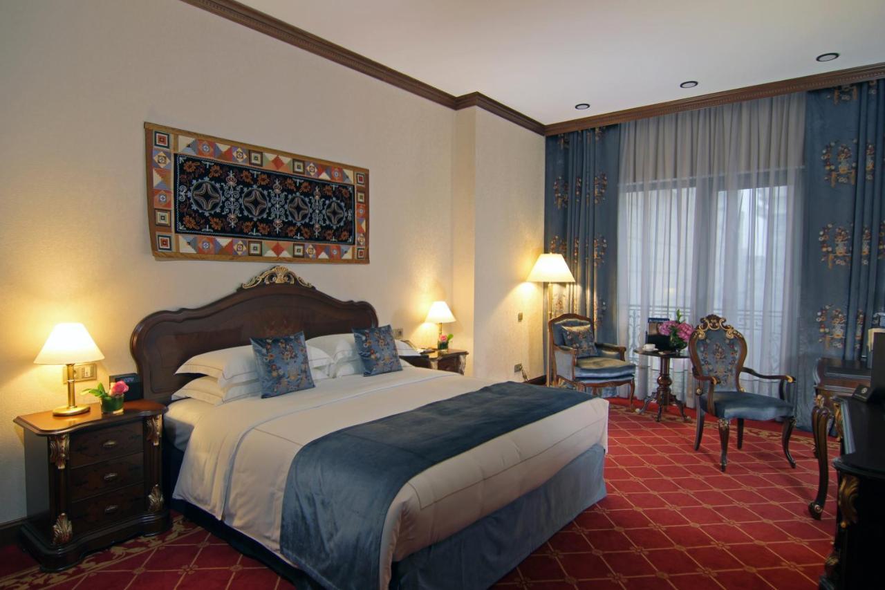 比什凯克猎户座酒店 外观 照片 A room at the hotel