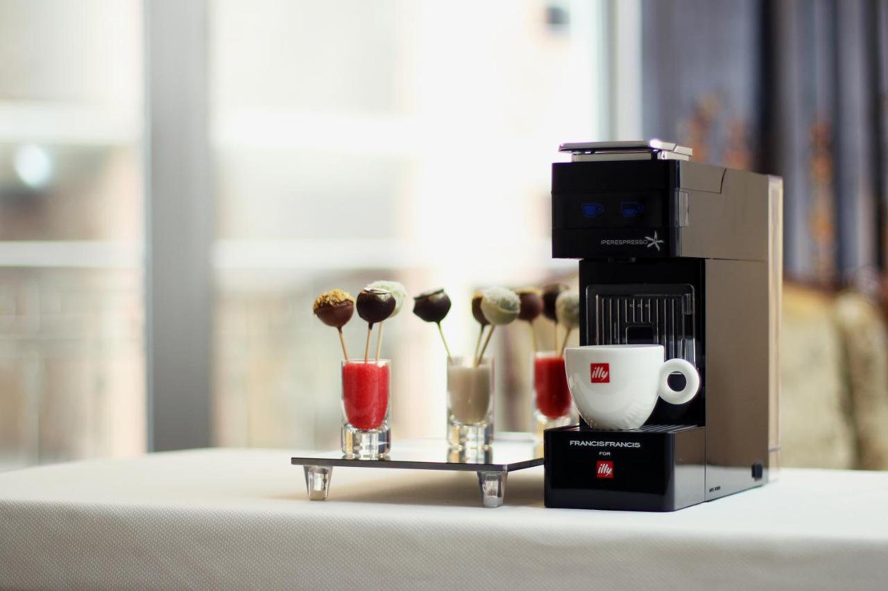比什凯克猎户座酒店 外观 照片 A Nespresso Vertuoline coffee machine