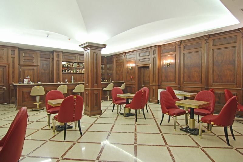 比什凯克猎户座酒店 外观 照片 The interior of the bar