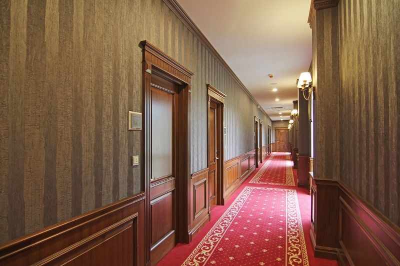 比什凯克猎户座酒店 外观 照片 A corridor in a hotel