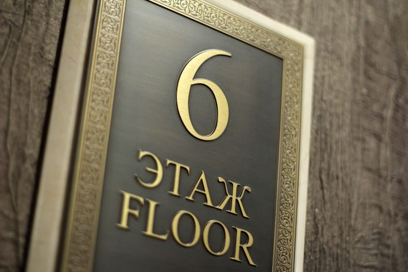 比什凯克猎户座酒店 外观 照片 Floor sign