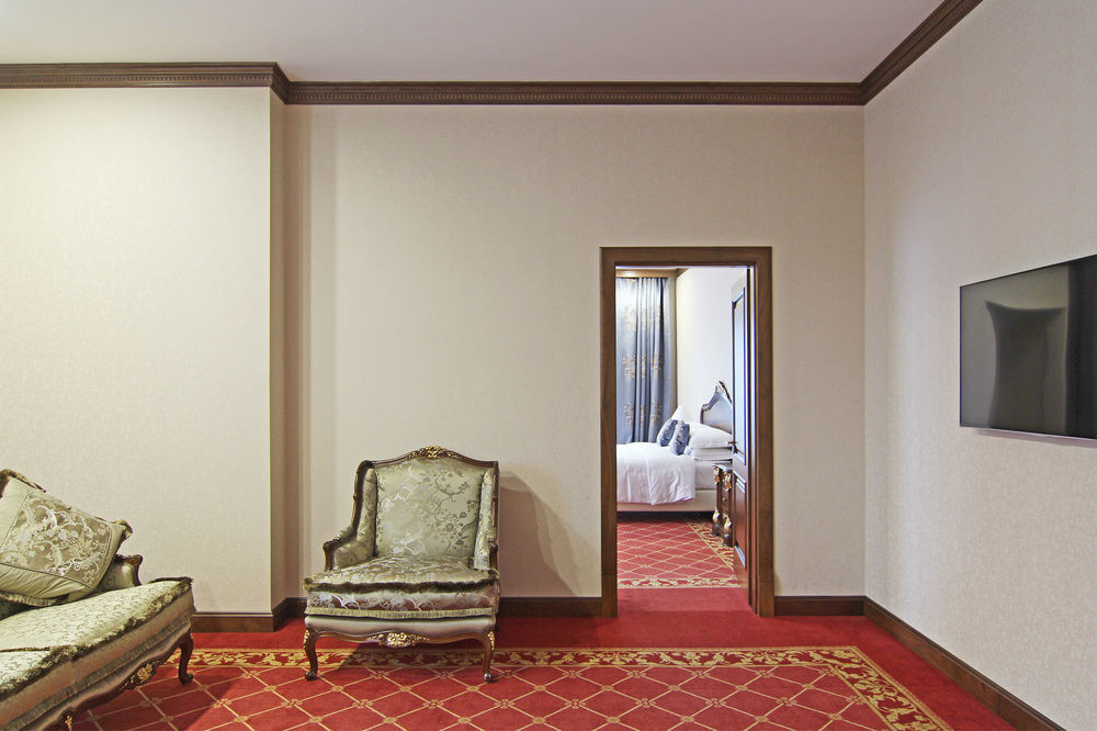 比什凯克猎户座酒店 外观 照片 A suite at the hotel