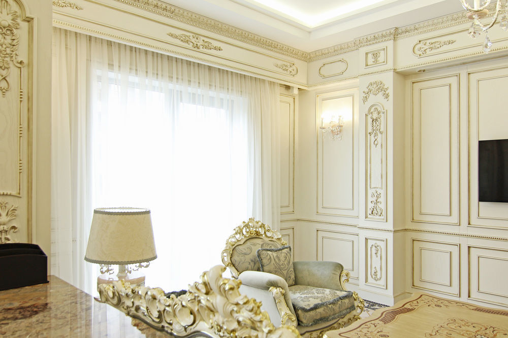 比什凯克猎户座酒店 外观 照片 A room with a curtain