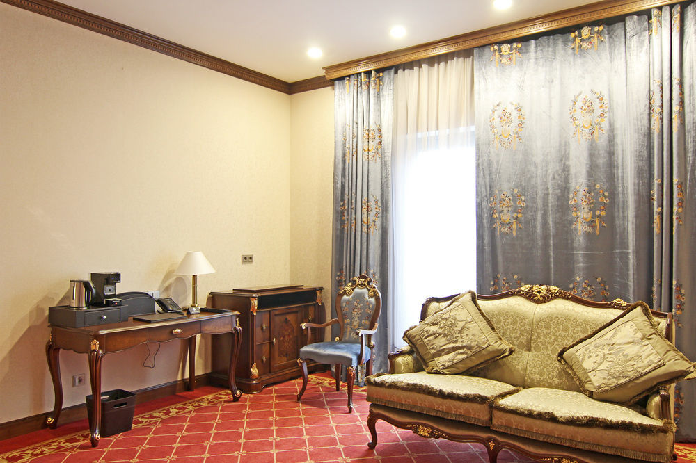 比什凯克猎户座酒店 外观 照片 A room at the hotel
